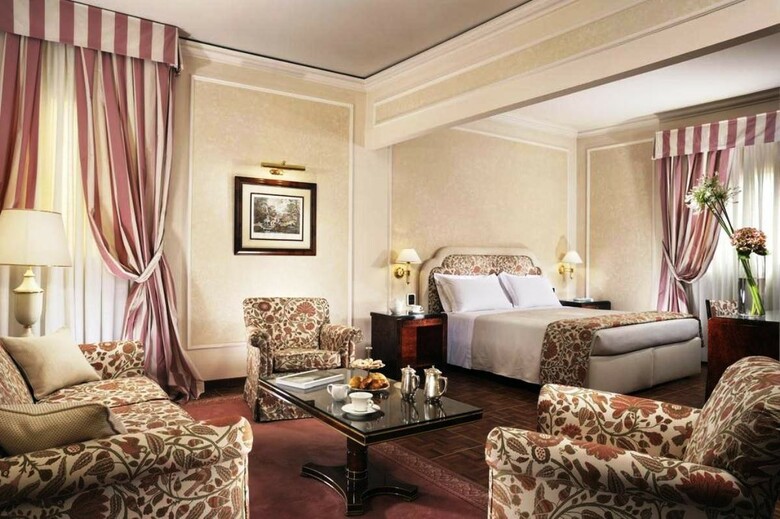 Hotel De La Ville