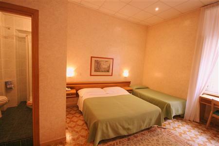 Hotel Embassy