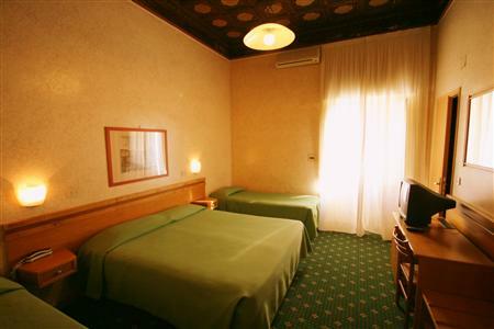 Hotel Embassy