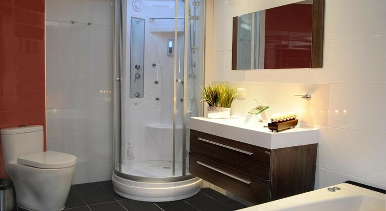 Hotel Suites 108