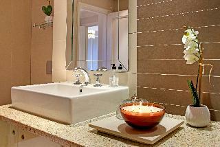 Cape Royal Luxury Hotel & Residence