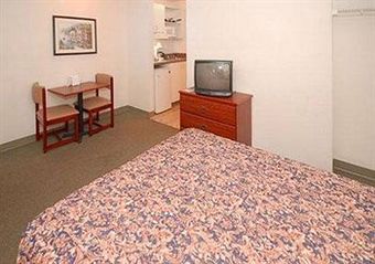 Hotel Suburban Extended Stay West Six Flags