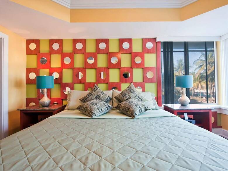 Colony Hotel