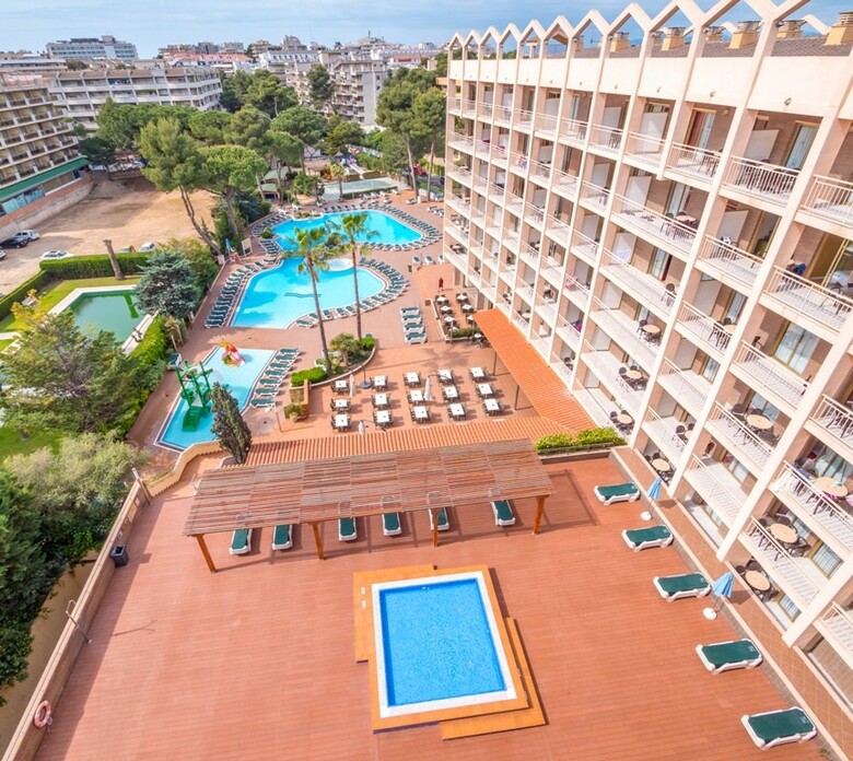 Hotel Golden Avenida Family Suites