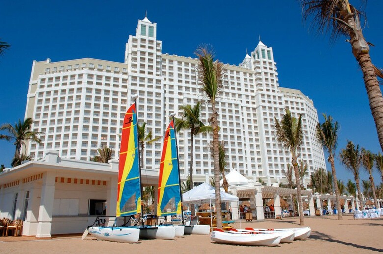 Hotel Riu Emerald Bay