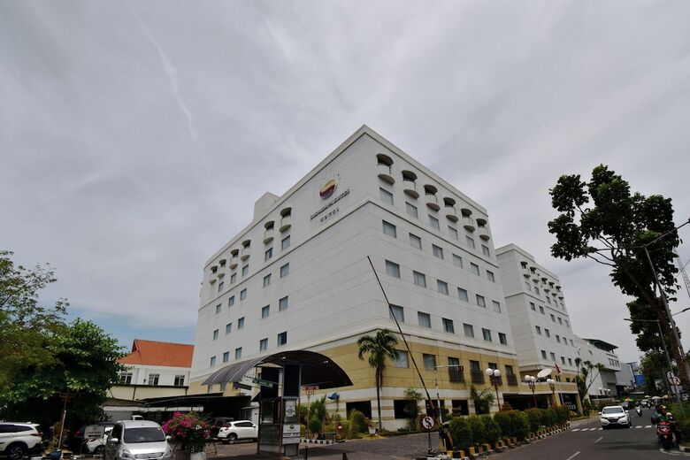 Hotel Surabaya Plaza