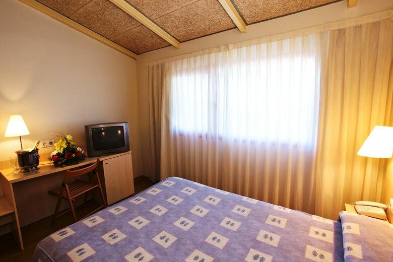 Basic Hotel