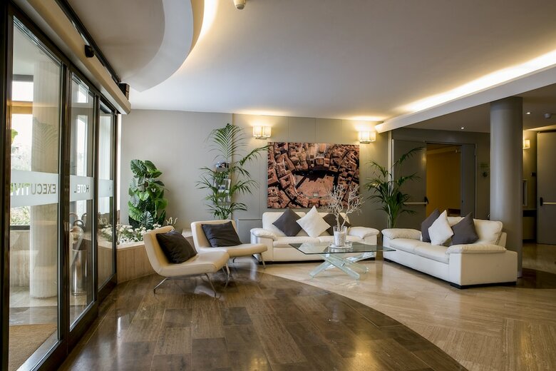 Hotel Executive