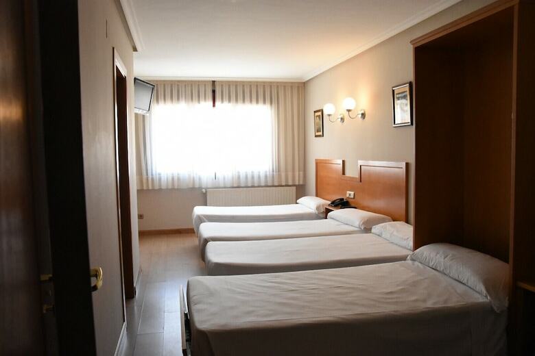 Hotel Carbayon II