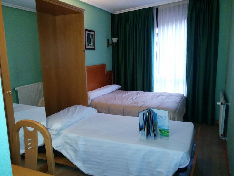 Hotel Carbayon II
