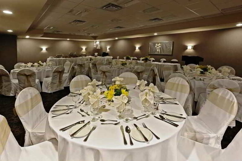 Acclaim Hotel Calgary Airport