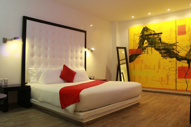 In Fashion Hotel Boutique