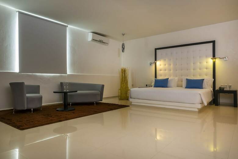 In Fashion Hotel Boutique