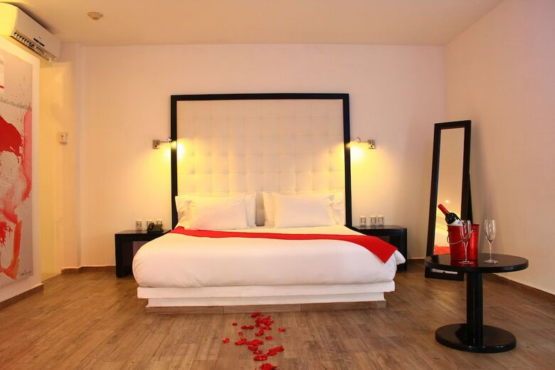 In Fashion Hotel Boutique