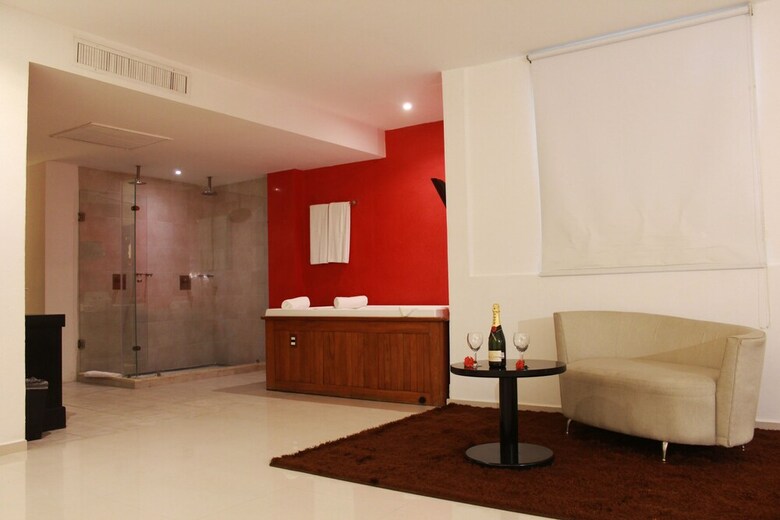 In Fashion Hotel Boutique