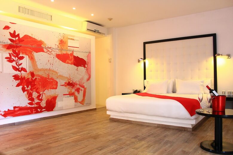 In Fashion Hotel Boutique