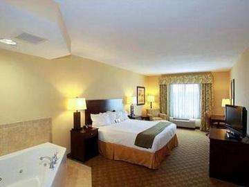 Holiday Inn Express Hotel & Suites