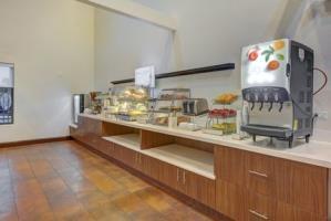 Holiday Inn Express Hotel & Suites