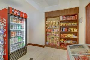 Holiday Inn Express Hotel & Suites