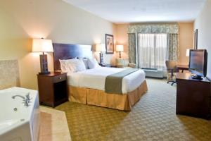 Holiday Inn Express Hotel & Suites