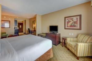Holiday Inn Express Hotel & Suites