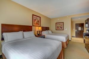 Holiday Inn Express Hotel & Suites