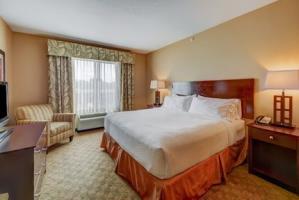 Holiday Inn Express Hotel & Suites