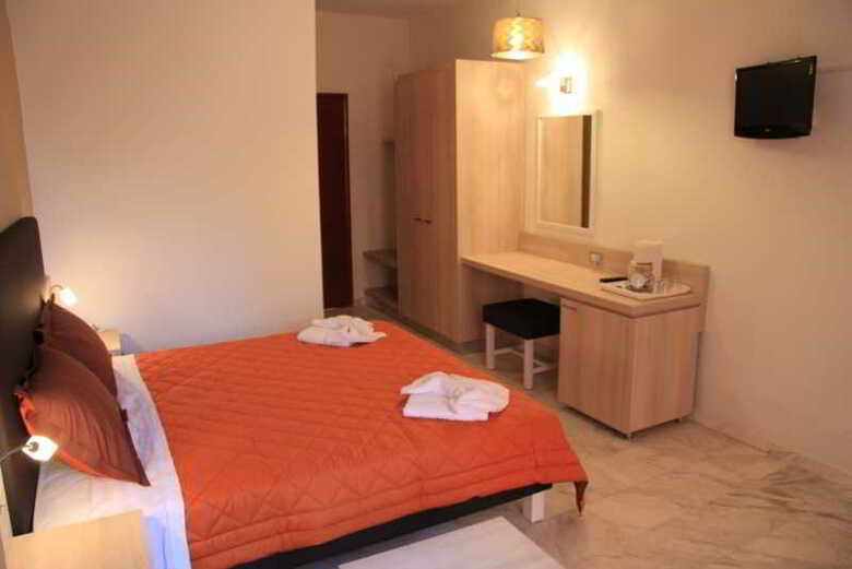 Hotel Elotia