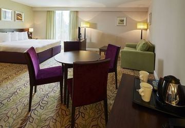 Hotel Courtyard By Marriott Airport