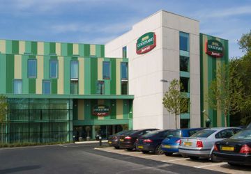 Hotel Courtyard By Marriott Airport