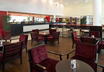 Hotel Courtyard By Marriott Airport