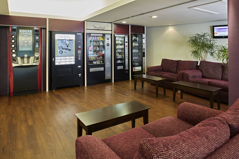 Hotel Courtyard By Marriott Airport