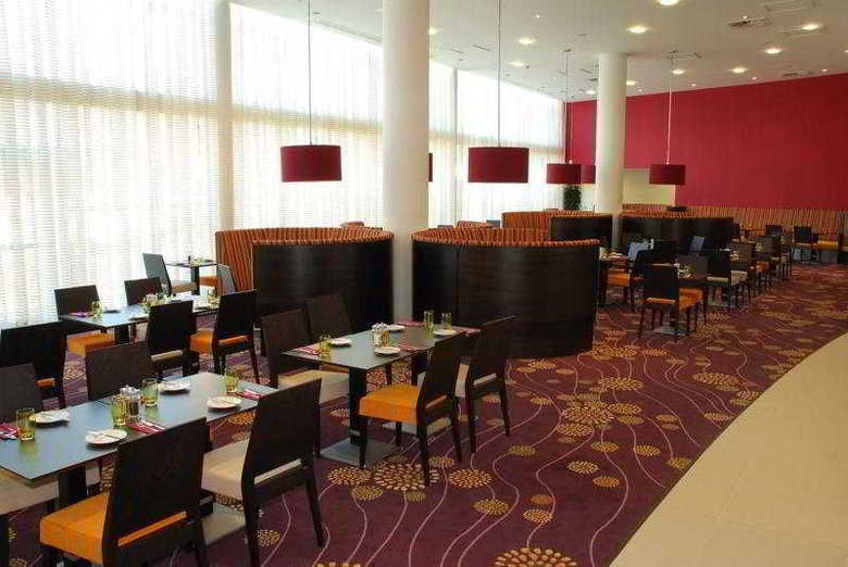 Hotel Courtyard By Marriott Airport
