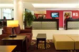 Hotel Courtyard By Marriott Airport