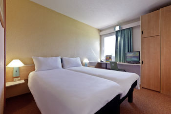 Hotel Ibis Bragan�a (.)