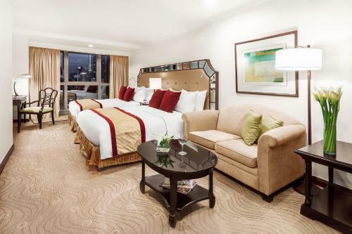 Hotel Discovery Suites