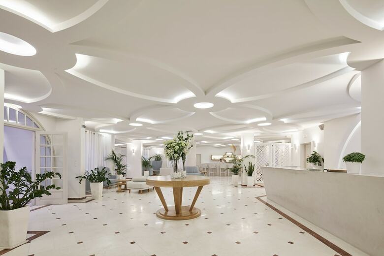 Hotel Santorini Palace