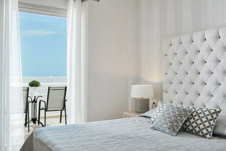 Hotel Santorini Palace