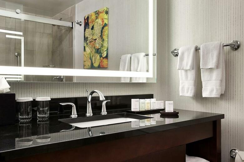 Hotel Embassy Suites Washington D.c. - At The Chevy Chase Pavilion
