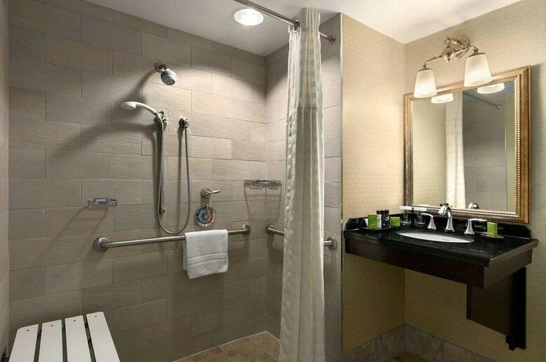 Hotel Embassy Suites Washington D.c. - At The Chevy Chase Pavilion