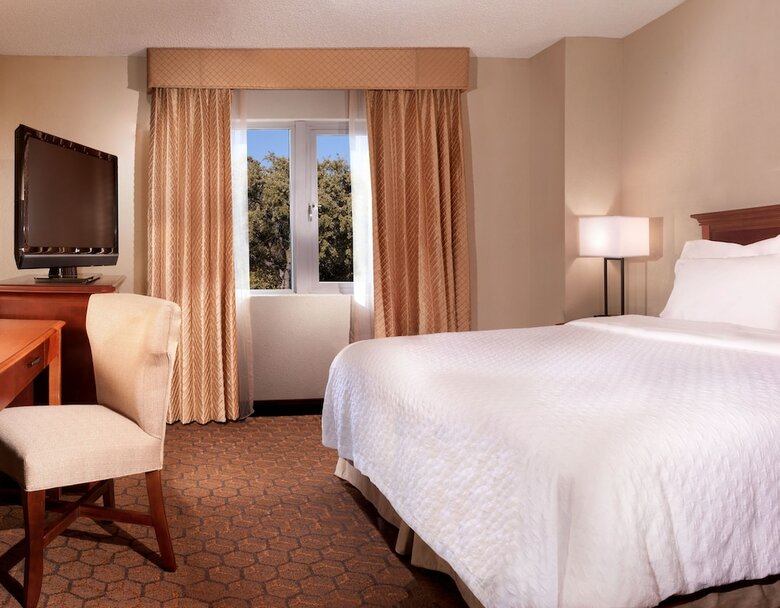 Hotel *embassy Suites Austin - Arboretum*