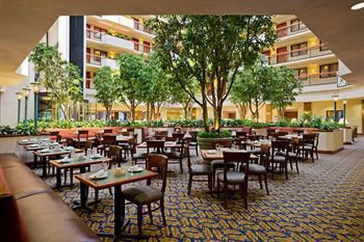 Hotel *embassy Suites Austin - Arboretum*