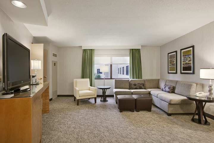 Hotel Hilton Suites Auburn Hills
