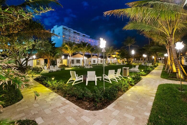 Hotel Beachcomber Resort & Villas