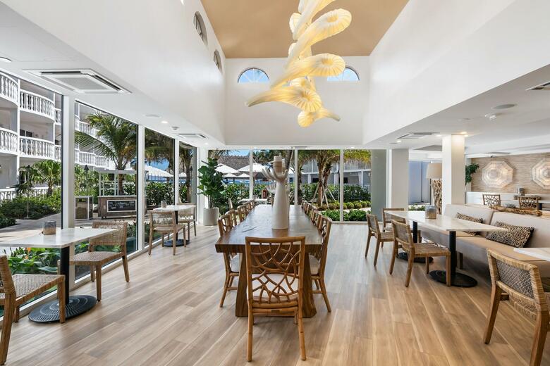 Hotel Beachcomber Resort & Villas
