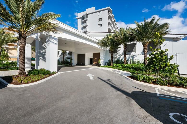 Hotel Beachcomber Resort & Villas