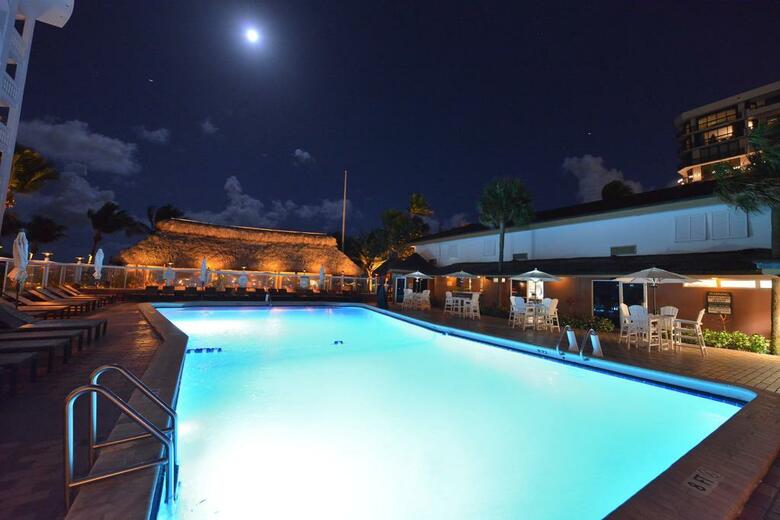 Hotel Beachcomber Resort & Villas