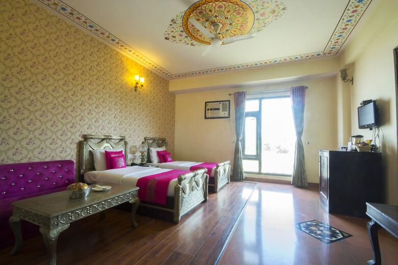 Hotel Siris 18