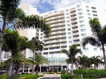 Hotel Doubletree Suites By Hilton - Gallery One