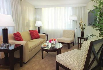 Hotel Doubletree Suites By Hilton - Gallery One